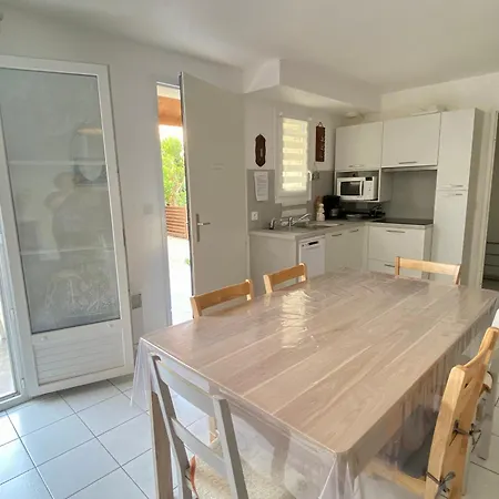 Maison Familiale 3 Avec Jardin, Piscine Commune, A 150m De La - - Fr-1-231-146 Holiday home