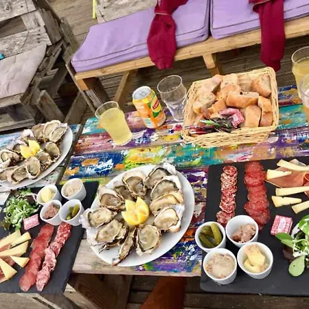 Holiday home Maison Familiale 3 Avec Jardin, Piscine Commune, A 150m De La - - Fr-1-231-146